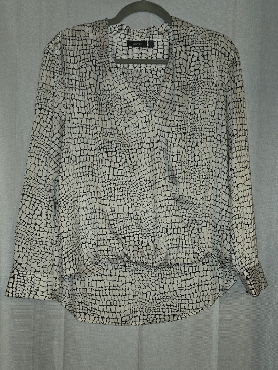Apt. 9 Tops - Apt. 9 Black and White Geometric Wrap Blouse PXL NWOT